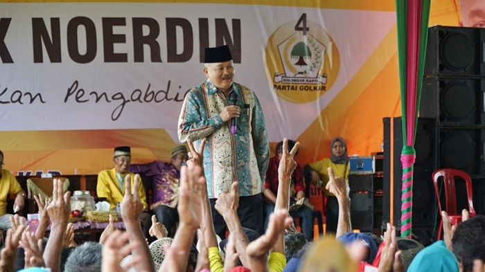 ratusan-warga-desa-burai-antusias-menyambut-alex-noerdin-5.jpg