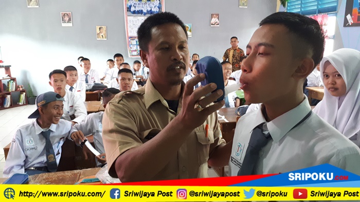 salah-satu-siswa-sman-4-kota-pagaralam-2q3_20180306_134153.jpg