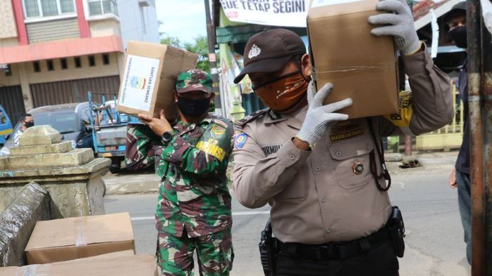 salurkan-bantuan-warga-tanggatakat.jpg