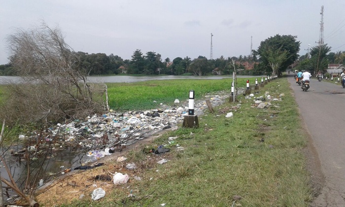 sampah-menumpuk_20180320_205320.jpg