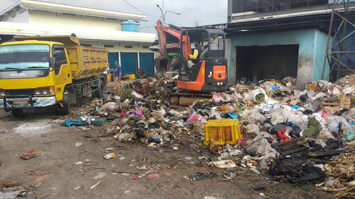 Bayar Retribusi Setiap Hari, Pedagang Pasar 10 Ulu Keluhkan Sampah Dibiarkan Menumpuk & Belatungan