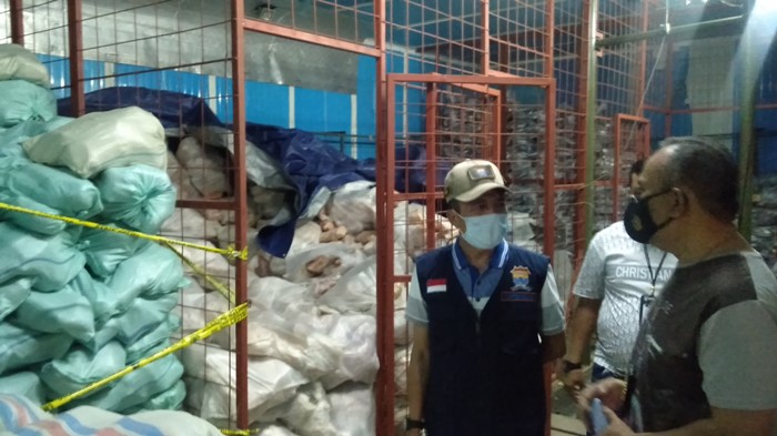 sekda-palembang-tinjau-penyimpanan-ikan.jpg