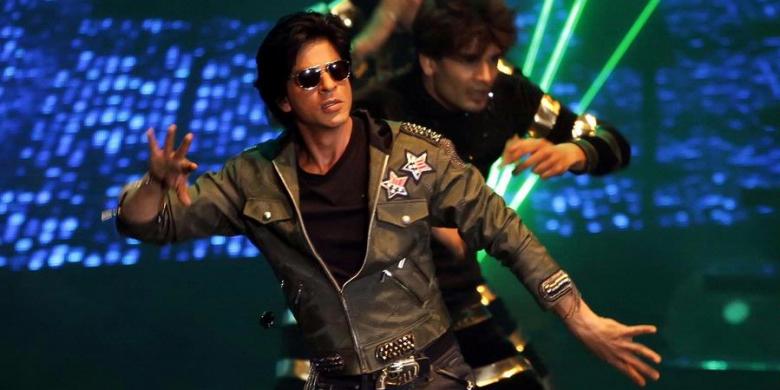 shah-rukh-khan-beraksi-dalam-konsernya_20160413_120353.jpg