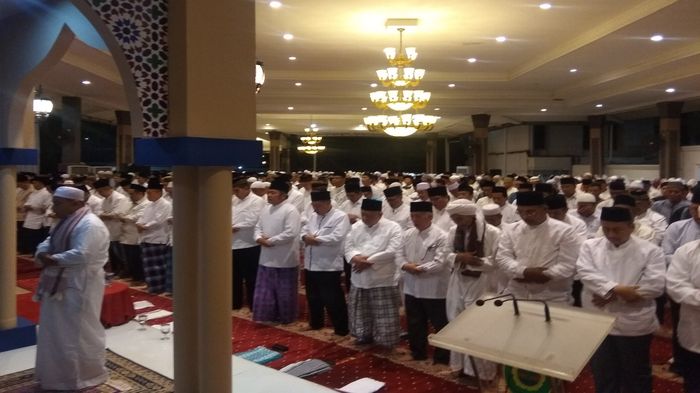 solat-tarawih-di-groya-agung-palembang.jpg