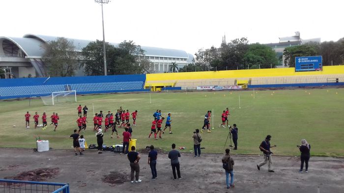 sriwijaya-fc-latihan-di-stadion-bumi-sriwijaya.jpg