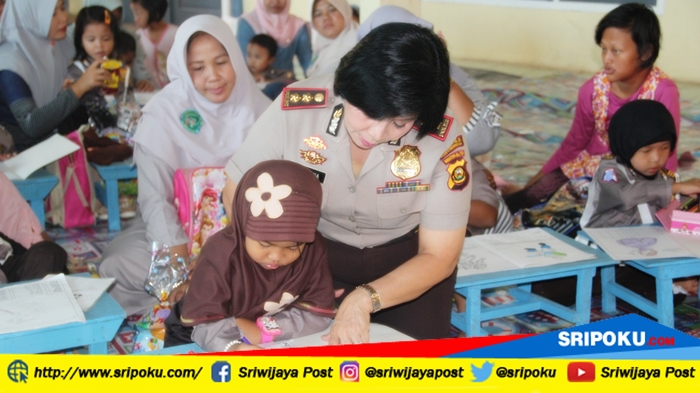 suasana-di-rumah-kamtibmas-saat-kapolres-oku-berkunjung-ke-siswa-paud-kamtibmas_20180723_131504.jpg