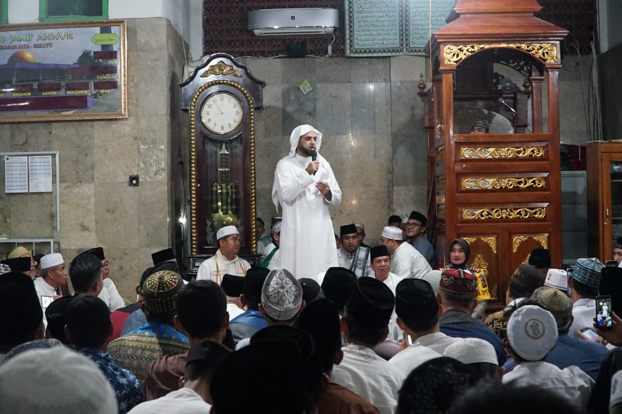 Syeikh Ali Jaber Tausyiah di Bumi Serasan Sekate, Ajak Warga Sekayu Muba Tingkatan Amal dan Ibadah