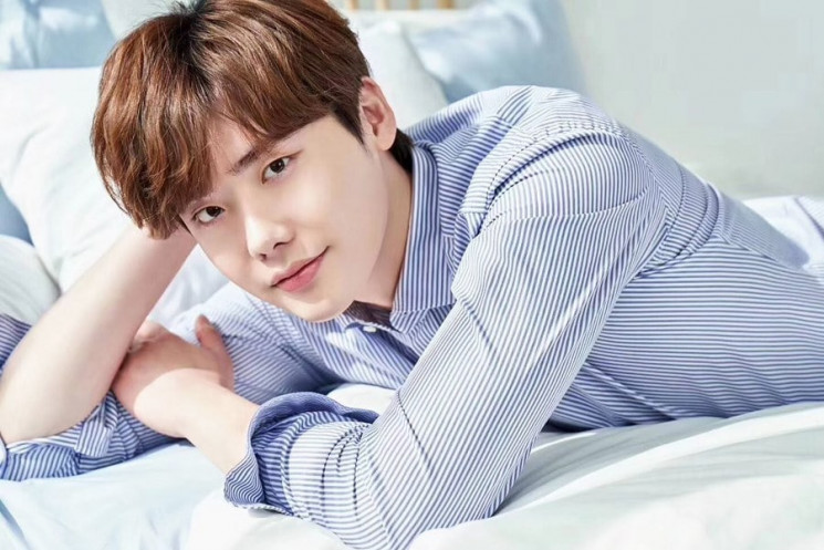 tak-hanya-bowo-sampai-disebut-raja-ternyata-lee-jong-suk-juga-gemar-buat-video-tik-tok_20180702_153705.jpg