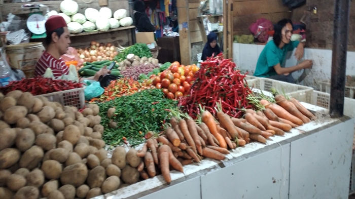 tampak-suasana-di-pasar-Rakyat-Sekip-Ujung-Palembang-Sabtu-1862022.jpg