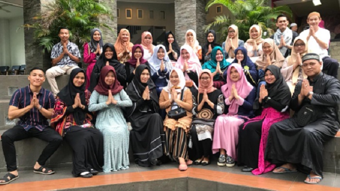 tanamkan-jiwa-saling-berbagi-global-english-language-center-palembang-adakan-buka-puasa-bersama.jpg