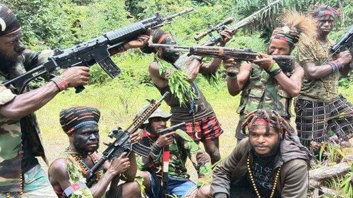 teror-kkb-papua-kabupaten-maybat-lumpuh-pelaku-cegat-warga-di-jalan-dan-kirim-foto-selfie-korbannya.jpg