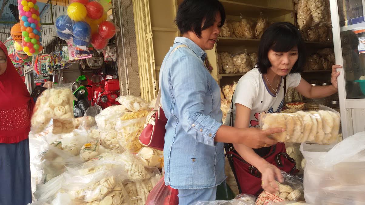 toko-penjual-makanan-khas-daerah_20170630_134251.jpg