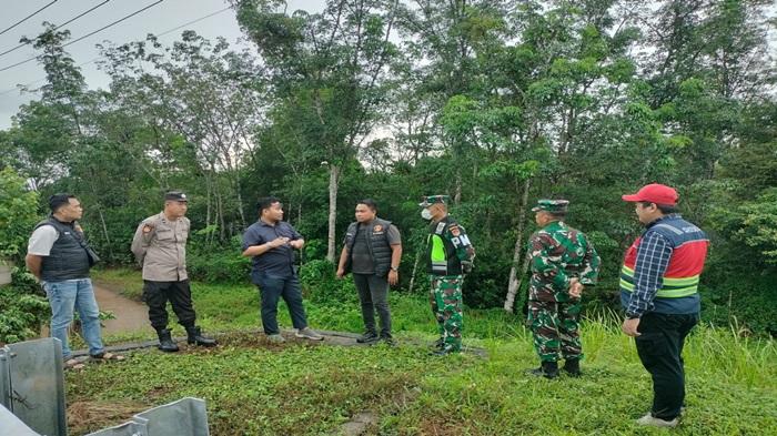 Polisi Amankan 7 Bongkahan Batu di Lokasi Pelemparan Mobil Tol Prabumulih, Pelaku Kini Diburu