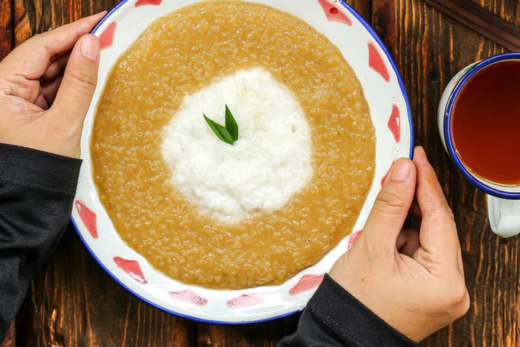 tradisi-memakan-bubur-merah-putih-saat-tahun-baru-islam.jpg