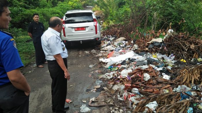 tumpukan-samapah-di-manggul-lahat.jpg