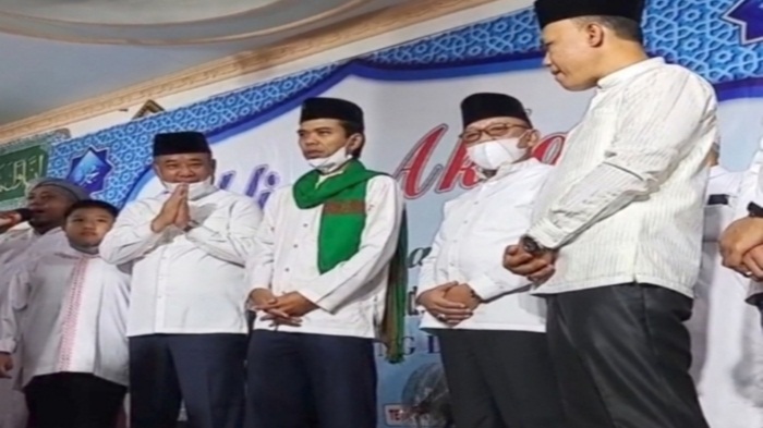 Ribuan Warga Lahat Antusias Sambut Ustadz Abdul Somad, UAS Isi Acara Tabligh Akbar di Masjid Agung
