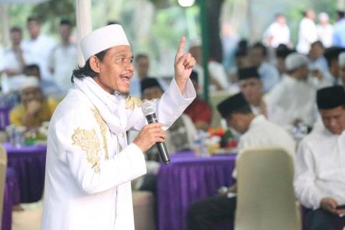 ustad-cepot-memberikan-tausyiah-pada_20170615_105315.jpg