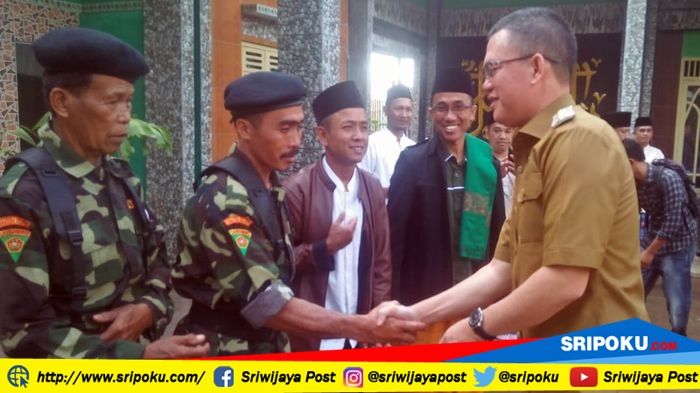 walikota-pagaralam-alpian-maskoni-pada-upacara-peringatan-hari-santri-nasional_20181022_151203.jpg