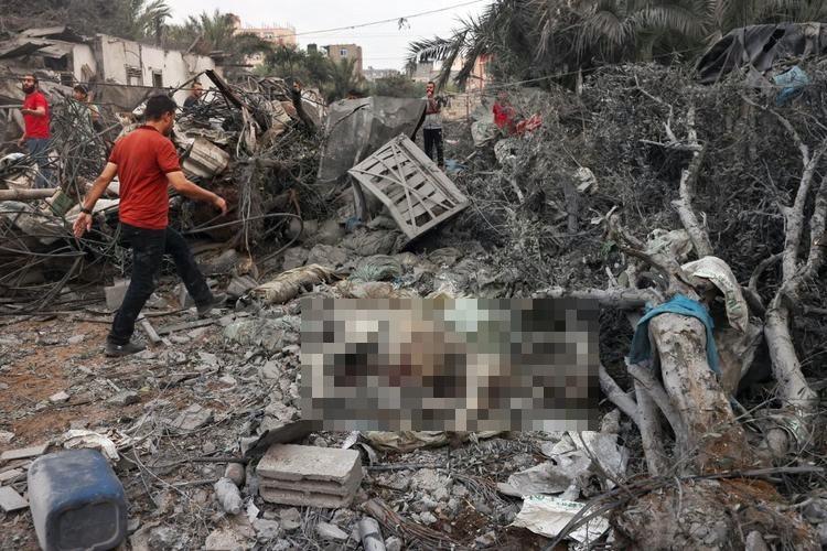 warga-palestina-mencari-korban-selamat-di-jalur-gasa-usai-serangan-israel.jpg