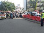 10-dari-2881-Hening-Cipta-1-Menit-Pengendara-di-Bundaran-Air-Mancur-Masjid-Agung-Berhenti-Sejenak.jpg