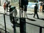 Aksi-tawuran-remaja-yang-terjadi-di-Jalan-KH-Azhari-tepatnya-di-dekat-Sekolah-Islam-Aulad.jpg