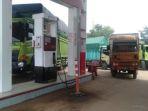 Antrean-truk-yang-akan-mengisi-solar-di-SPBU-Pangkalan-Balai-Kabupaten-Banyuasin.jpg