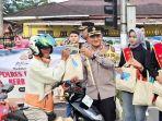 Nunggu Waktu Buka, Polresta Pagar Alam Bagi-bagi Takjil di Alun-alun Utara Kota Pagar Alam