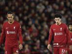 Bek-Liverpool-Virgil-van-Dijk-kiri-dan-Curtis-Jones-kanan-kecewa.jpg