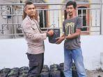 Bhabinkamtibmas-Polsek-Lawang-Kidul-melaksanakan-kegiatan-pembagian-bibit-cabai.jpg