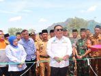 Bupati-Lahat-Cik-Ujang-saat-meresmikan-pembangunan-jalan-di-Kecamatan-Merapi-Selatan.jpg