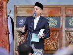 Bupati-Ogan-Ilir-Panca-Wijaya-Akbar-menyampaikan-pesan-kepada-warga-di-Masjid-Agung-An-Nur.jpg