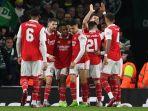 Gelandang-Arsenal-Granit-Xhaka-berselebrasi-dengan-pemain-lain.jpg