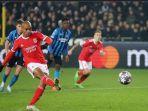 Gelandang-Benfica-Joao-Mario-cetak-gol-ke-gawang-Club-Brugge-di-Liga-Champions.jpg