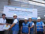 General-Manager-PLN-UID-S2JB-Amris-Adnan-secara-simbolis-menyerahkan-Program-BPBL.jpg