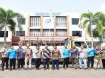 General-Manager-PT-Pelindo-Regional-2-Palembang-Imam-Rahmiyadi-berfoto-bersama.jpg