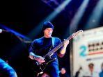 Gitaris-Dewa-19-Andra-Ramadhan-tampil-pada-puncak-HUT-ke-20-Ogan-Ilir-di-Tanjung-Senai-1.jpg