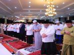Gubernur-Sumatera-Selatan-Herman-Deru-Sholat-Tarawih-berjamaah.jpg