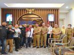 Gubernur-Sumsel-H-Herman-Deru-berfoto-bersama-Komunitas-Ojek-Online-Palembang.jpg