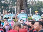 Gubernur-Sumsel-H-Herman-Deru-bersama-ribuan-peserta-jalan-sehat-Kota-Palembang.jpg