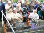 Gubernur-Sumsel-H-Herman-Deru-panen-ikan-patin.jpg