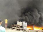 Gudang-minyak-palembang-terbakar.jpg