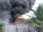Gudang-penimbunan-Bahan-Bakar-Minyak-BBM-jenis-solar-ilegal-terbakar.jpg