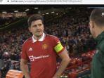 Harry-Maguire-tampak-menyesal-usai-cetak-gol-bunuh-diri-melawan-Sevilla.jpg