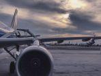 ILUSTRASI-PESAWAT-TERBANG-MENDARAT-DI-LANDASAN-BANDAR-UDARA.jpg