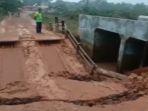 Jembatan-Sinang-di-Desa-Margo-Bakti-Kecamatan-Mesuji-Kabupaten-OKI-amblas.jpg