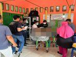 Jenazah-RH-50-yang-tewas-masih-berada-di-Puskesmas-Cecar-Sabtu-2462023.jpg