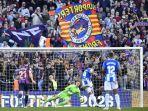 Joselu-mencetak-gol-untuk-Espanyol-ke-gawang-Barcelona.jpg