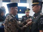 Kakanwil-Kemenkumham-Sumsel-Ilham-Djaya-lakukan-pengambilan-sumpah-dan-pelantikan-6-orang.jpg