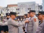 Kapolda-Sumsel-Irjen-Pol-A-Rachmad-Wibowo-SIk-memberikan-Pin-Emas.jpg