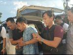 Kapolsek-Lempuing-AKP-AK-Sembiring-didampingi-Kanit-Reskrim-Ipda-Suparman-mengawal-personilnya.jpg